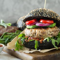 Recette simple d'un hamburger végétarien au pain noir
